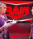 WWE_Monday_Night_Raw_2020_11_16_720p_HDTV_x264-NWCHD_mp4_004741240.jpg