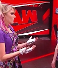 WWE_Monday_Night_Raw_2020_11_16_720p_HDTV_x264-NWCHD_mp4_004744543.jpg
