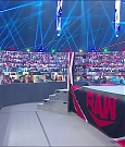 WWE_Monday_Night_Raw_2020_11_16_720p_HDTV_x264-NWCHD_mp4_005140833.jpg