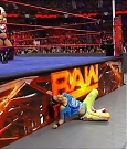 WWE_Raw_05_29_17_720p_HDTV_H264-XWT_mp4_005372175.jpg
