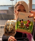 WWE_Network_Kommentator_Calvin_Knie_wollte_Disney-Fan_Alexa_Bliss_eine_Freude_146.jpg