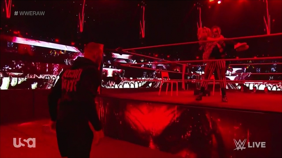 WWE_Monday_Night_Raw_2020_11_30_720p_HDTV_x264-NWCHD_mp4_000659759.jpg