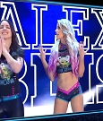 WWE_Friday_Night_SmackDown_2020_01_10_720p_HDTV_x264-NWCHD_mp4_002019319.jpg
