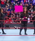 WWE_Monday_Night_Raw_2018_12_10_720p_HDTV_x264-NWCHD_mp4_005082783.jpg