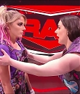WWE_Monday_Night_Raw_2020_11_16_720p_HDTV_x264-NWCHD_mp4_004730029.jpg