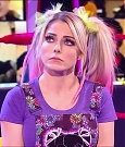 WWE_Monday_Night_Raw_2020_11_30_720p_HDTV_x264-NWCHD_mp4_000439505.jpg