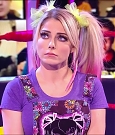 WWE_Monday_Night_Raw_2020_11_30_720p_HDTV_x264-NWCHD_mp4_000440006.jpg