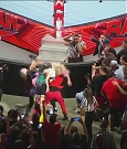 WWE_Monday_Night_Raw_2022_08_08_720p_HDTV_x264-NWCHD_mp4_000870336.jpg